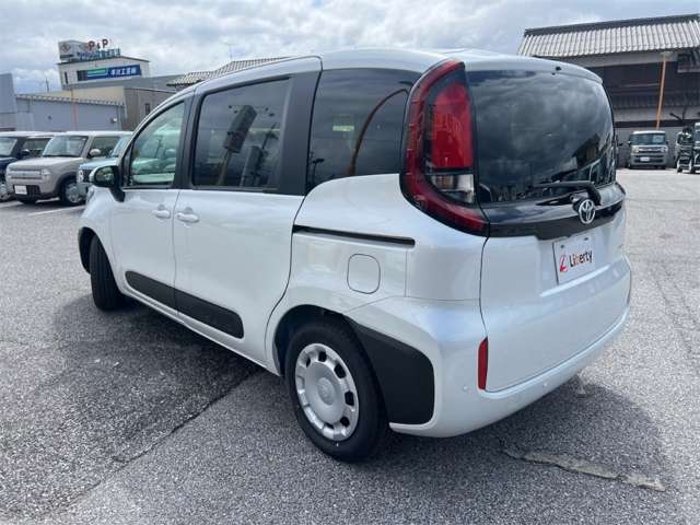 Toyota Sienta 10