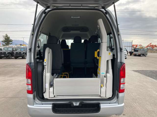 Toyota Hiace Van 11