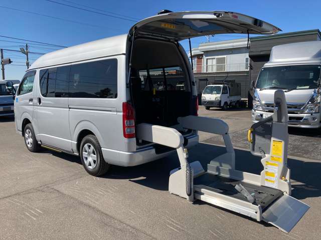 Toyota Hiace Van 2