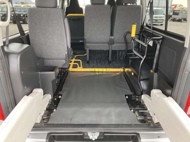 Toyota Hiace Van 7