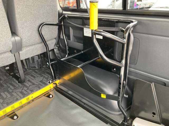 Toyota Hiace Van 8