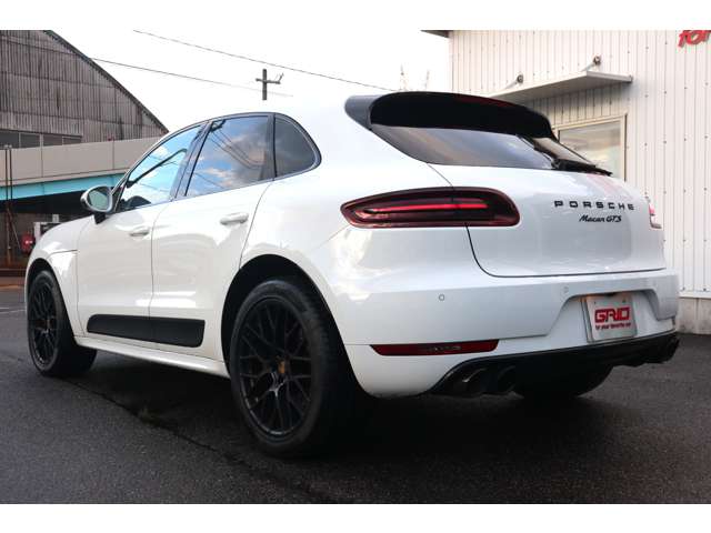 Porsche Macan 8