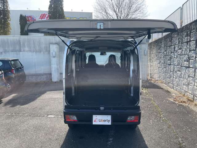 Daihatsu Hijet Cargo 12