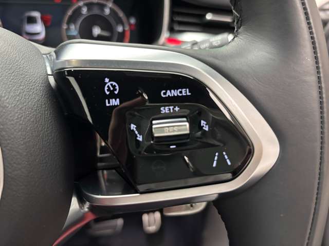 Jaguar F-Pace 11