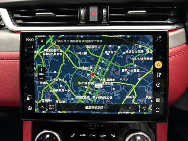 Jaguar F-Pace 9