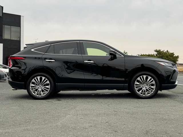 Toyota Harrier 3