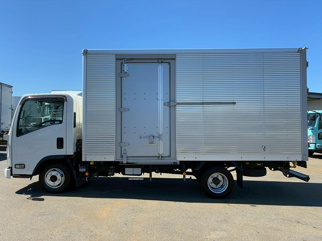 Isuzu Elf 11