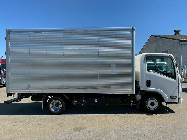 Isuzu Elf 12