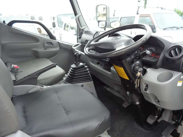 Hino Dutro 12