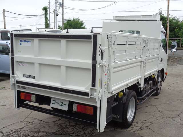 Hino Dutro 3