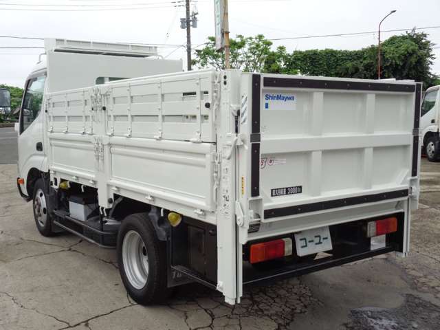 Hino Dutro 4