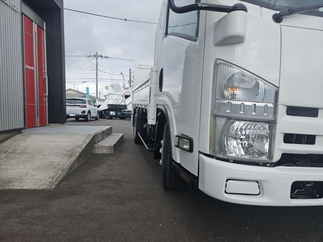 Isuzu Elf 4