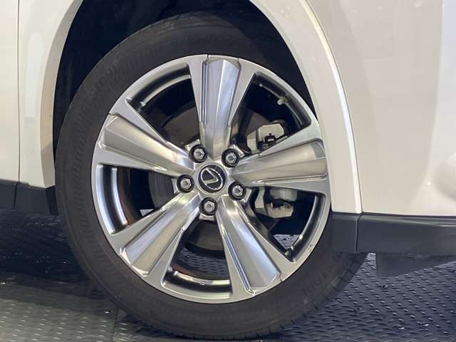 Lexus UX 5