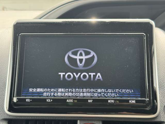 Toyota Voxy 11