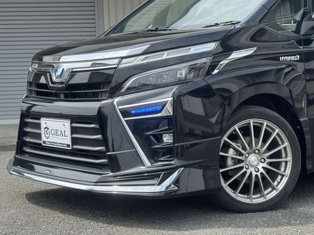 Toyota Voxy 2