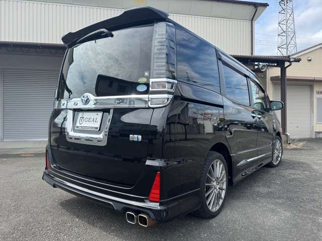 Toyota Voxy 4