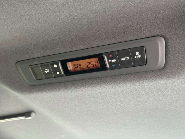 Toyota Voxy 9