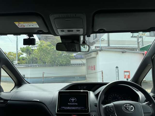 Toyota Voxy 10