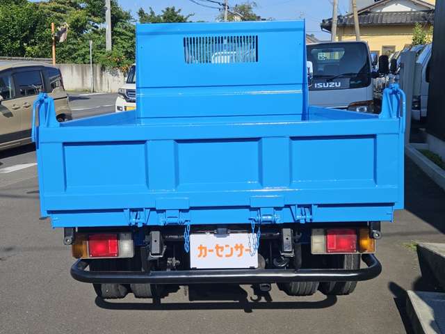 Isuzu Elf 7