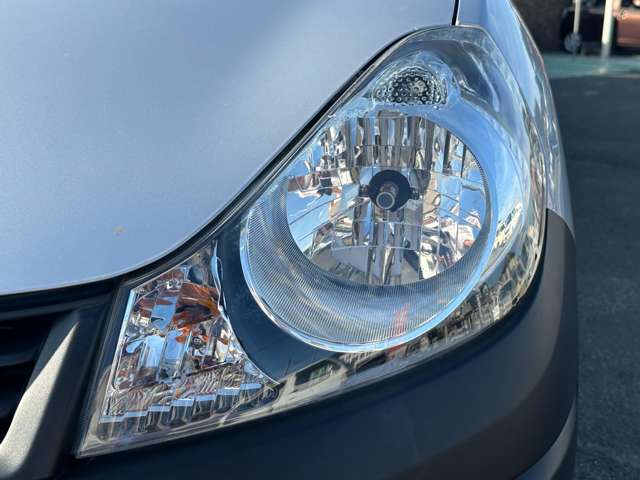 Nissan AD 5