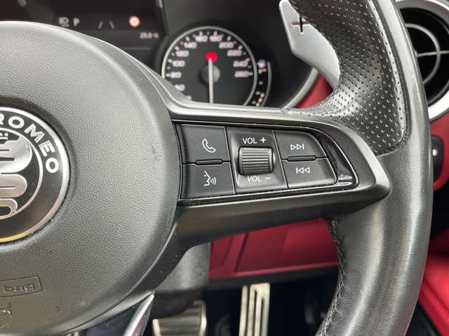 Alfa Romeo Stelvio 12