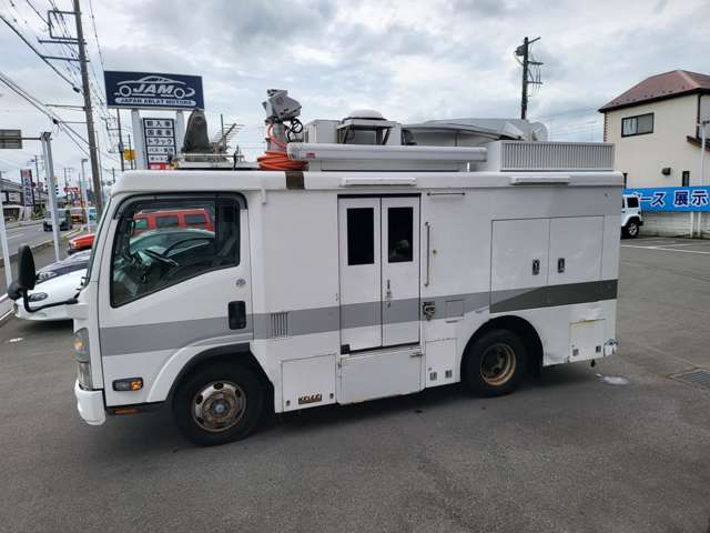 Isuzu Elf 4
