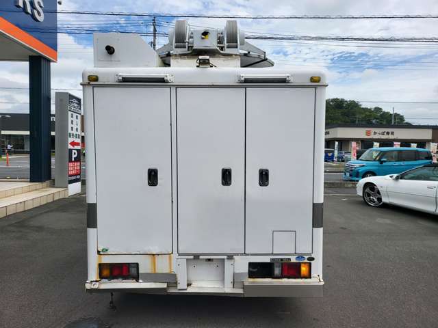 Isuzu Elf 6
