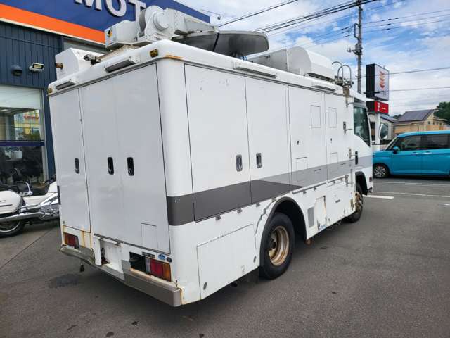 Isuzu Elf 7