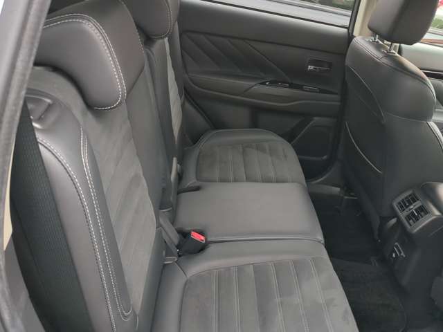 Mitsubishi Outlander PHEV 4