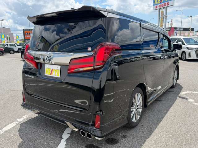 Toyota Alphard 8