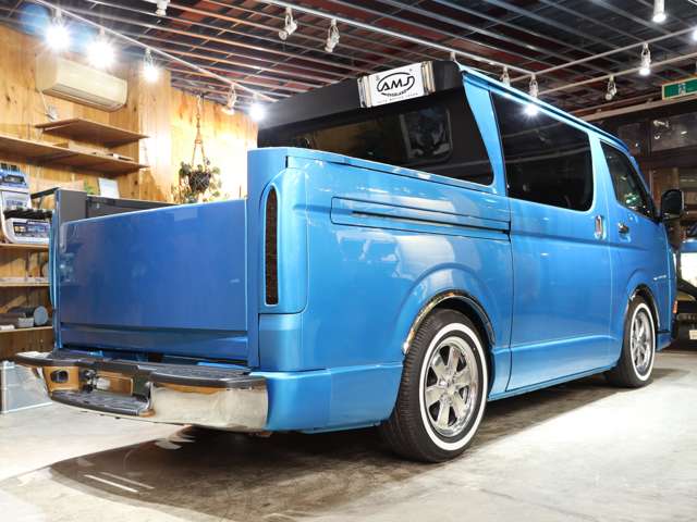 Toyota Hiace Van 6