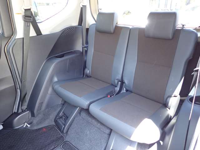 Toyota Sienta 11