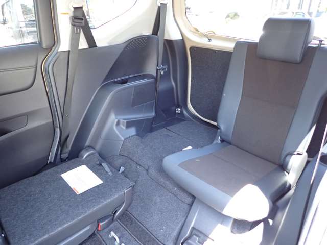 Toyota Sienta 12
