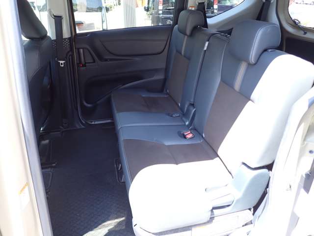 Toyota Sienta 8