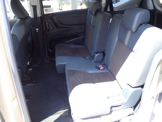 Toyota Sienta 9