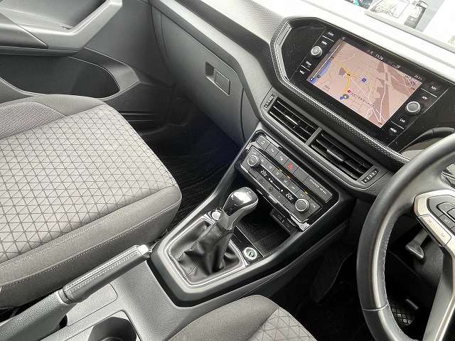 Volkswagen T-Cross 12