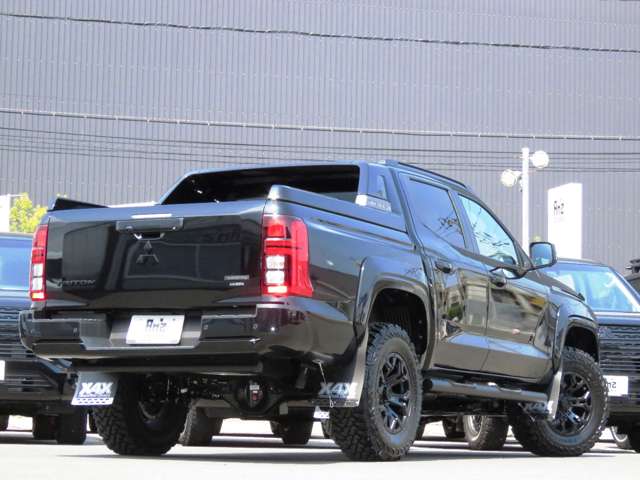 Mitsubishi Triton 8
