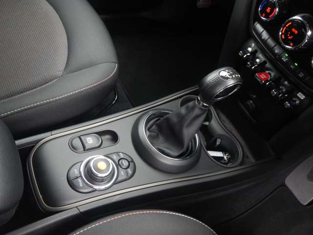 MINI Crossover 10