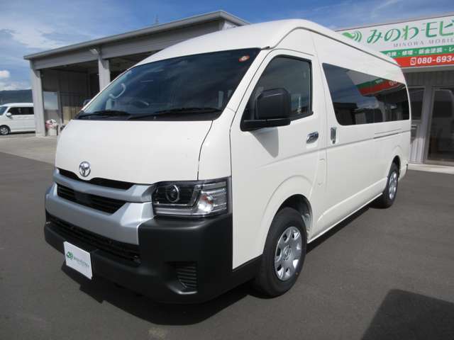 Toyota Hiace Commuter 11