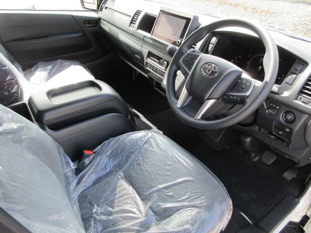 Toyota Hiace Commuter 12