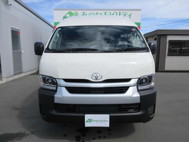 Toyota Hiace Commuter 4