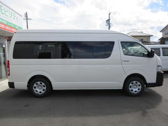 Toyota Hiace Commuter 6