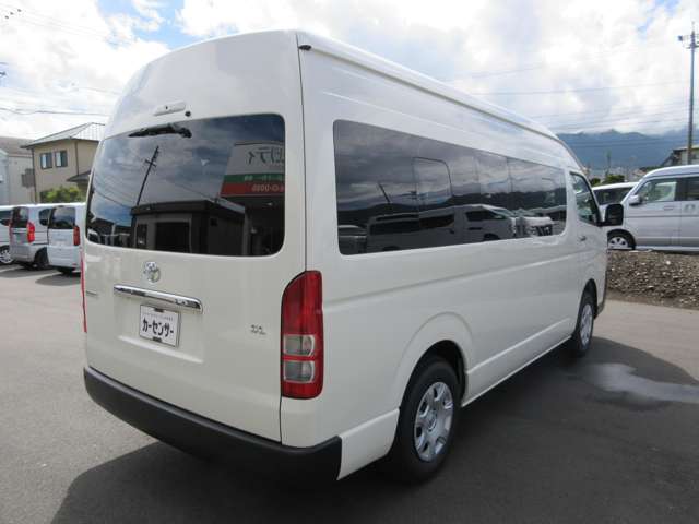 Toyota Hiace Commuter 7