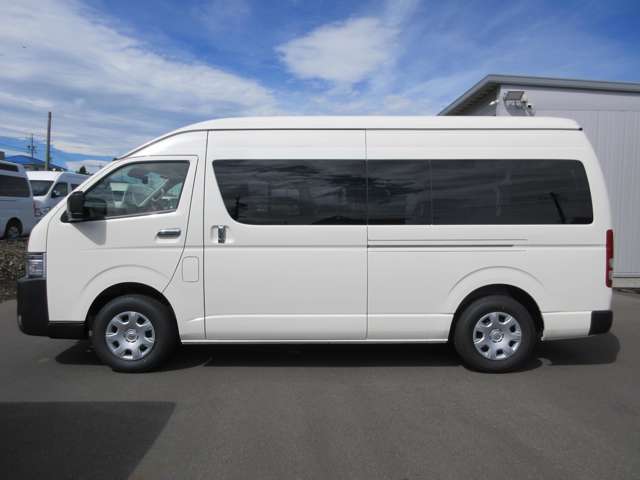 Toyota Hiace Commuter 10