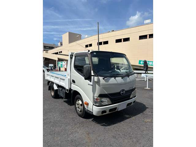 Hino Dutro 3