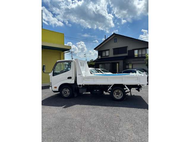 Hino Dutro 9