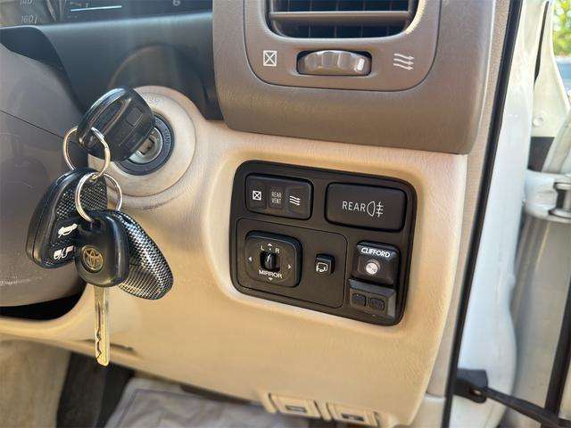 Toyota Land Cruiser Cygnus 11