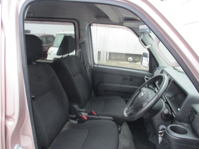 Daihatsu Hijet Cargo 8
