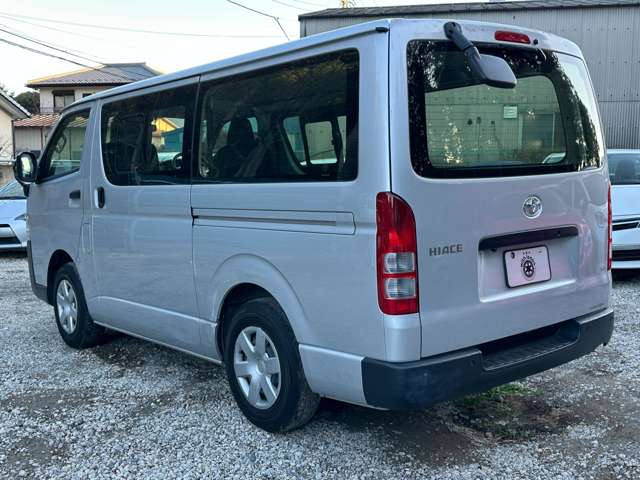 Toyota Hiace Van 11