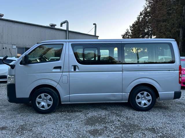 Toyota Hiace Van 10